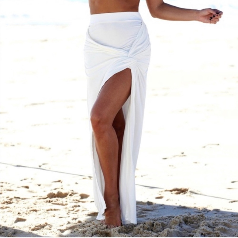 Miss Holly White knot maxi skirt